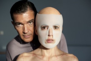 Antonio Banderas a Elena Anaya ve filmu <b>Kůže, kterou nosím</b>