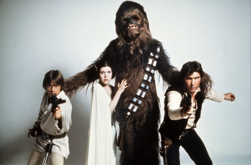 Mark Hamill, Carrie Fisher, Peter Mayhew při natáčení filmu Star Wars: Epizoda IV - Nová naděje / Star Wars
