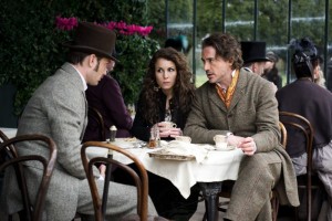 Jude Law, Noomi Rapace a Robert Downey Jr. ve filmu <b>Sherlock Holmes: Hra stínů</b>