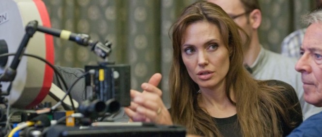 Angelina Jolie bude nadělovat pod stromeček