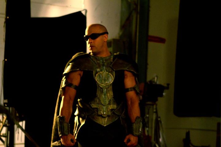 Vin Diesel při natáčení filmu Riddick / Riddick