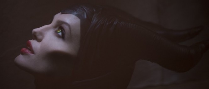 Maleficent: zlá Angelina Jolie vystrkuje růžky v traileru