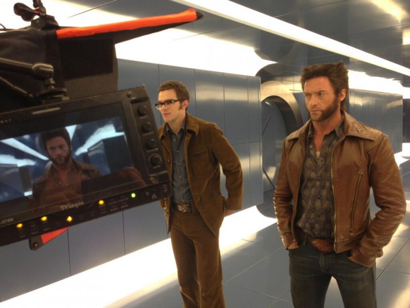 Nicholas Hoult, Hugh Jackman při natáčení filmu X-Men: Budoucí minulost / X-Men: Days of Future Past