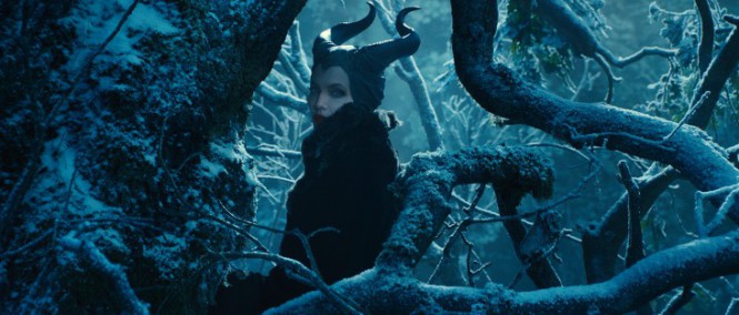 Angelina Jolie jako zlá Maleficent v novém traileru