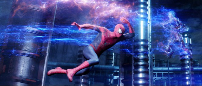 Spider-Man přilétá s oficiálním plakátem a novými fotkami