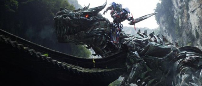 První záběry: bitva proti robodinosaurům v Transformers 4