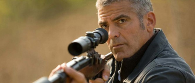 Clooney opět za kamerou. Míří na skandál britského tisku