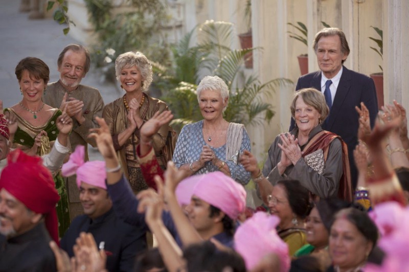 Bill Nighy, Maggie Smith, Judi Dench ve filmu Druhý báječný hotel Marigold / The Second Best Exotic Marigold Hotel