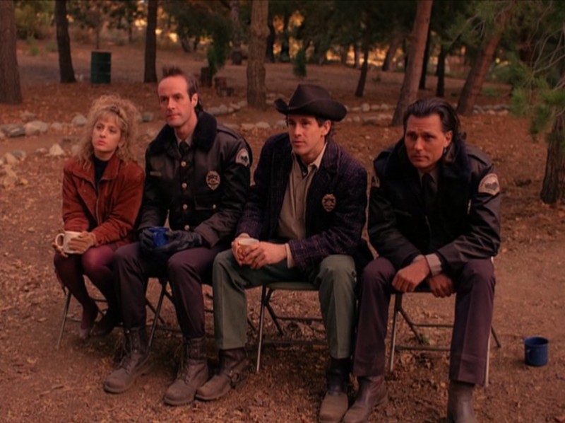 Kimmy Robertson, Harry Goaz, Michael Ontkean, Michael Horse ve filmu Městečko Twin Peaks / Twin Peaks