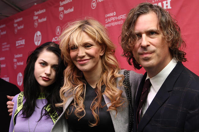 Frances Bean Cobain, Courtney Love a Brett Morgen na slavnostní premiéře filmu Kurt Cobain: Montage of Heck