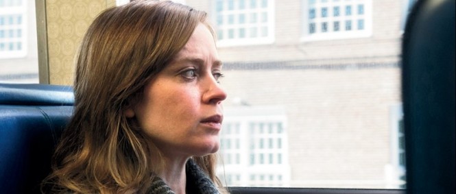 První fotografie: Emily Blunt v thrilleru Dívka ve vlaku