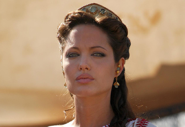 Angelina Jolie ve filmu Alexander Veliký / Alexander