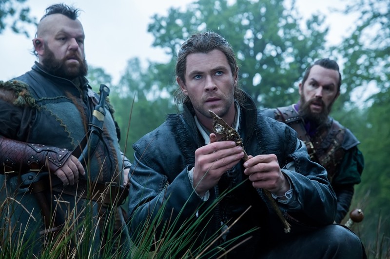 Nick Frost, Chris Hemsworth, Rob Brydon ve filmu Lovec: Zimní válka / The Huntsman Winter's War