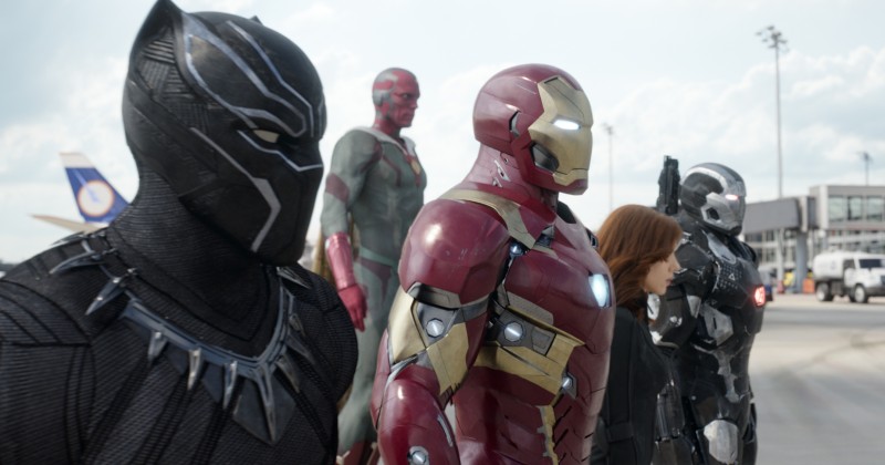 Chadwick Boseman, Paul Bettany, Robert Downey Jr., Scarlett Johansson, Don Cheadle ve filmu Captain America: Občanská válka / Captain America: Obcanská válka