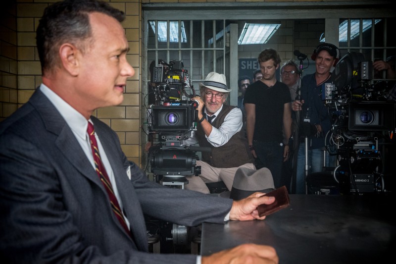 Tom Hanks, Steven Spielberg při natáčení filmu Most špiónů / 