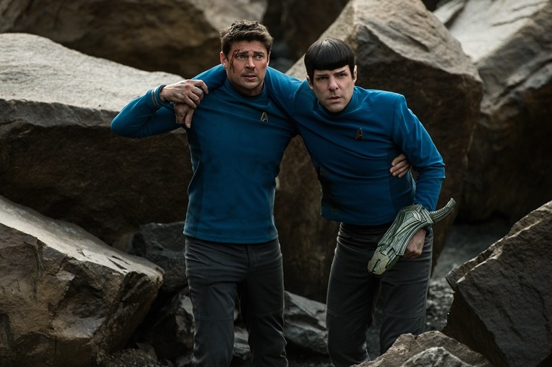 Karl Urban, Zachary Quinto ve filmu Star Trek: Do neznáma / Star Trek Beyond