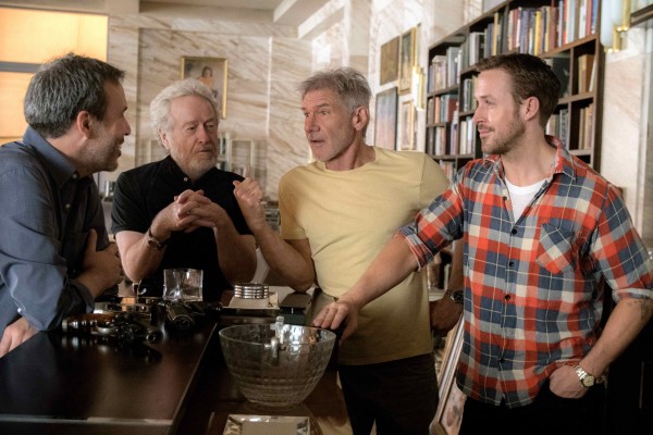 Ryan Gosling, Harrison Ford, Denis Villeneuve, Ridley Scott při natáčení filmu Blade Runner 2049 / Untitled Blade Runner Project