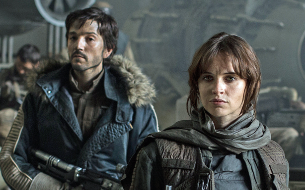 Felicity Jones, Diego Luna ve filmu Rogue One: Star Wars Story / Rogue One