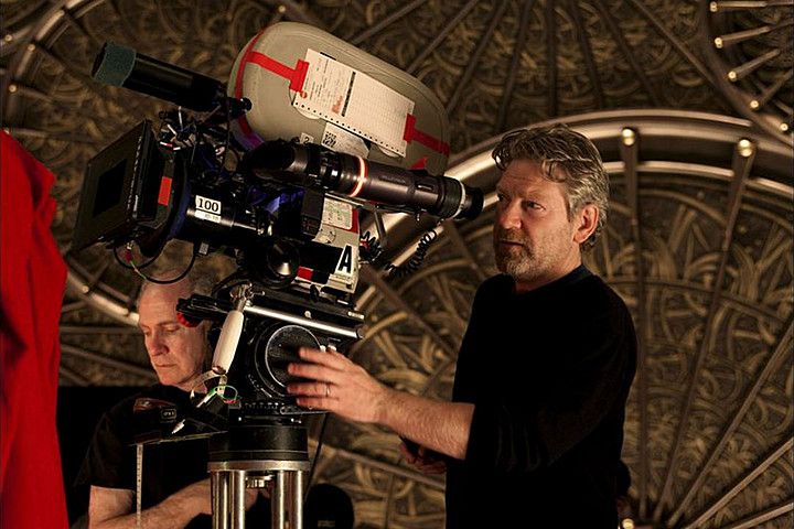 Kenneth Branagh při natáčení filmu Thor / Thor