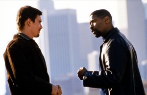 Ethan Hawke a Denzel Washington ve filmu <b>Training Day</b>