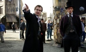 Christopher Nolan a Hugh Jackman při natáčení filmu Dokonalý trik