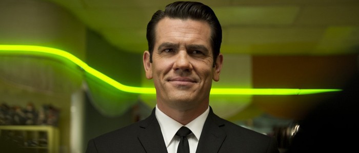 Josh Brolin ztroskotá s letadlem v horách