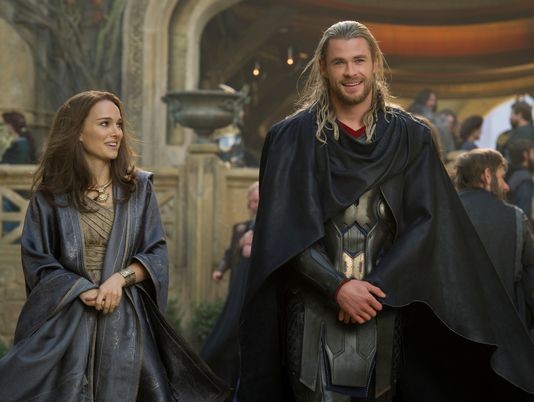Chris Hemsworth, Natalie Portman ve filmu Thor: Temný svět / Thor: The Dark World