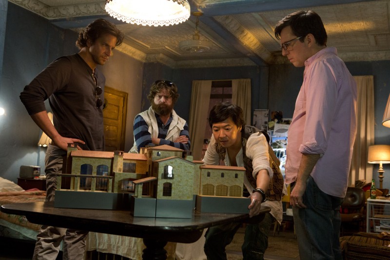 Bradley Cooper, Zach Galifianakis, Ken Jeong, Ed Helms ve filmu Pařba na třetí / The Hangover Part III