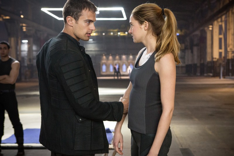Shailene Woodley, Theo James ve filmu  / Divergent