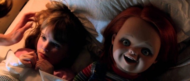 Vraždící panenka Chucky si chce hrát ve třech nových klipech