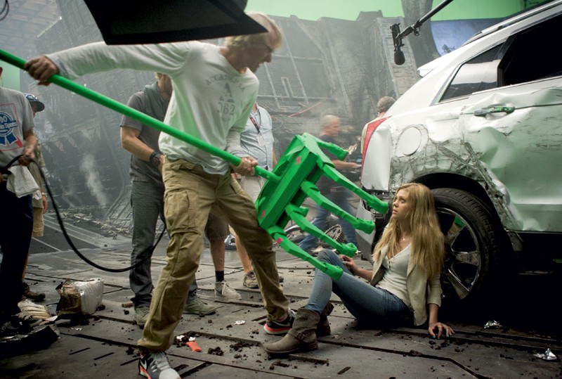 Michael Bay, Nicola Peltz při natáčení filmu Transformers: Zánik / Transformers: Age of Extinction