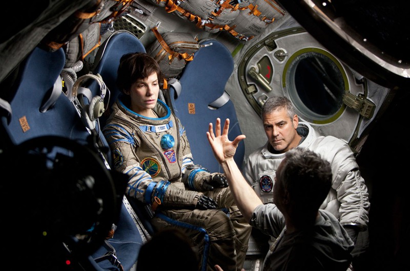 Sandra Bullock, George Clooney, Alfonso Cuarón při natáčení filmu Gravitace / 