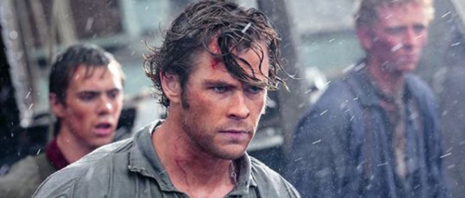 Chris Hemsworth ve finálním traileru novinky V srdci moře