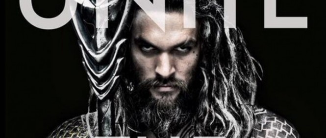 Jason Momoa je Aquaman na první oficiální fotografii