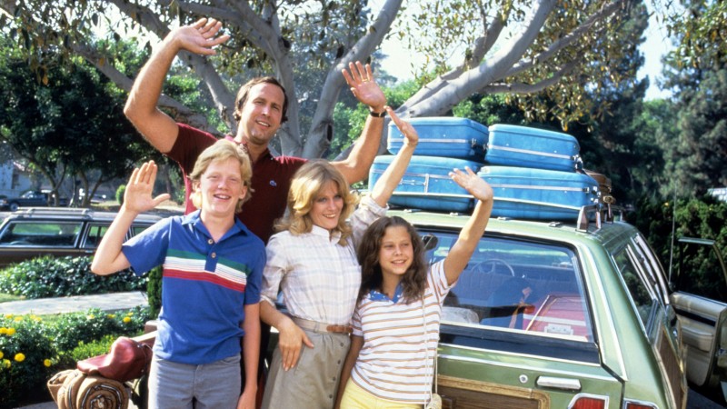 Chevy Chase, Anthony Michael Hall, Beverly D'Angelo, Dana Barron ve filmu Bláznivá dovolená / Vacation / National Lampoon's Vacation 
