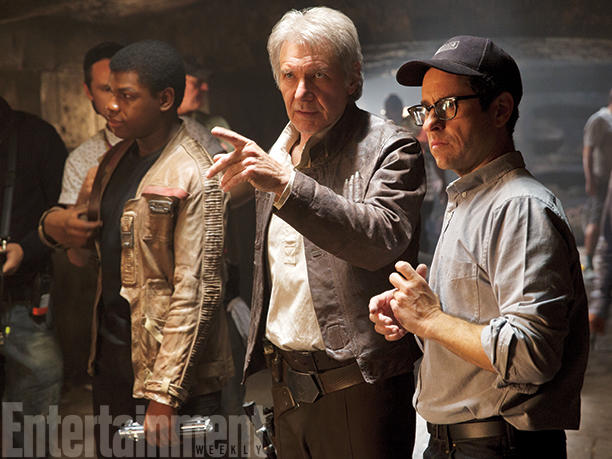 J.J. Abrams, Harrison Ford, John Boyega při natáčení filmu Star Wars: Síla se probouzí / Star Wars: Sila se probouzi