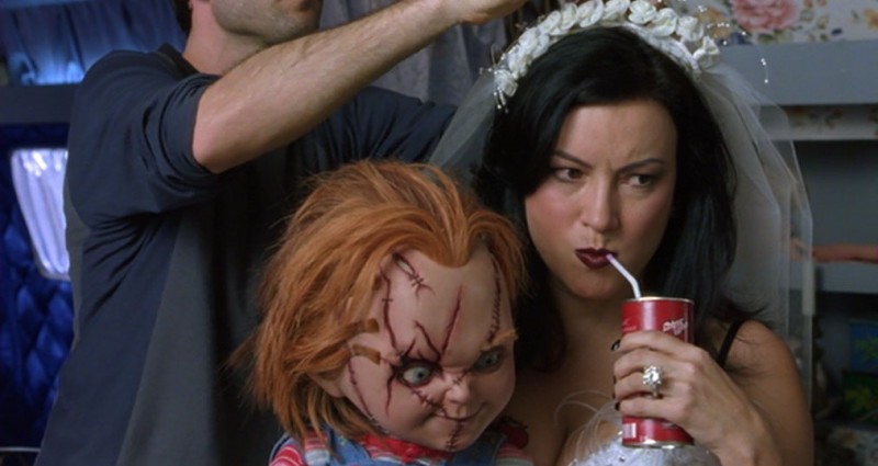 Jennifer Tilly při natáčení filmu Chuckyho sémě / Seed of Chucky