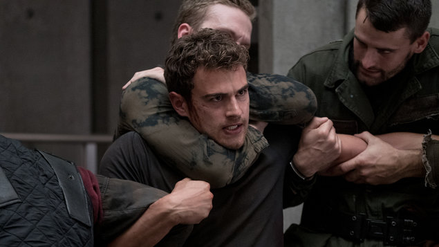 Theo James ve filmu Série Divergence: Aliance / The Divergent Series: Allegiant