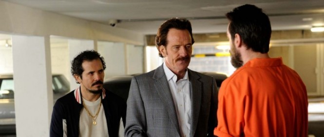 Bryan Cranston na první fotce jako The Infiltrator