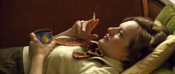 Elisabeth Moss v dystopii Příběh služebnice na Hulu
