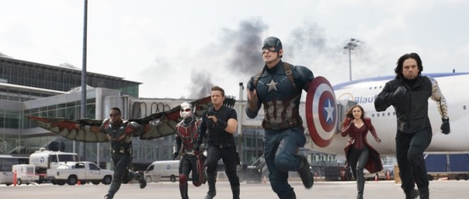 Komerčně nejúspěšnějším filmem roku je Captain America: Občanská válka