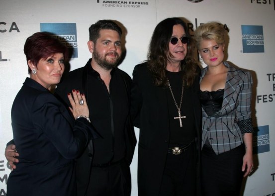 Ozzy, Kelly, Sharon a Jack Osbourne na premiéře filmu Bůh ti žehnej Ozzy Osbourne