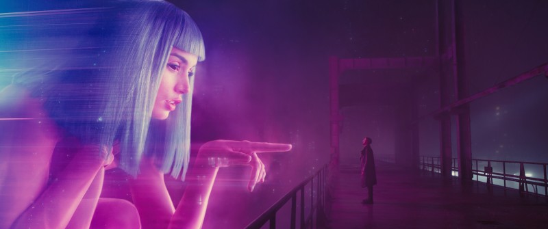 Ana de Armas ve filmu Blade Runner 2049 / Blade Runner 2049
