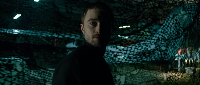 Daniel Radcliffe v traileru Beast of Burden