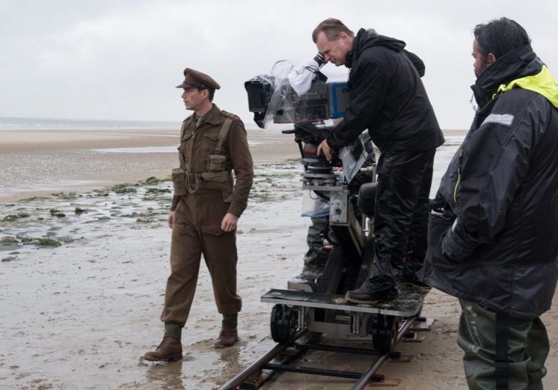 Christopher Nolan, Hoyte van Hoytema při natáčení filmu Dunkerk / Dunkirk