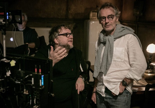 Guillermo del Toro, Dan Laustsen při natáčení filmu Tvář vody / The Shape of Water
