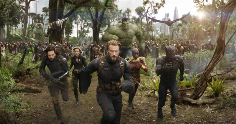 Sebastian Stan, Scarlett Johansson, Chris Evans, Danai Jekesai Gurira, Chadwick Boseman ve filmu Avengers: Infinity War / Avengers: Infinity War