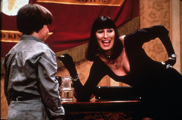 Anjelica Huston ve filmu Čarodějky / The Witches