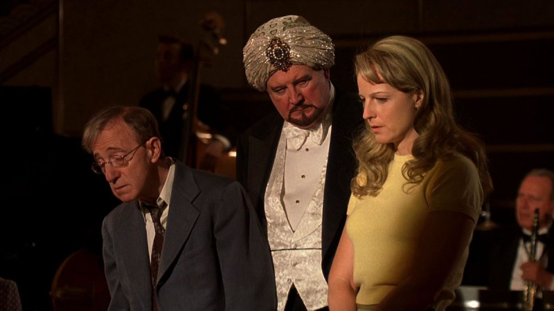 Woody Allen, Helen Hunt, David Ogden Stiers ve filmu Prokletí žlutozeleného škorpiona / The Curse of the Jade Scorpion