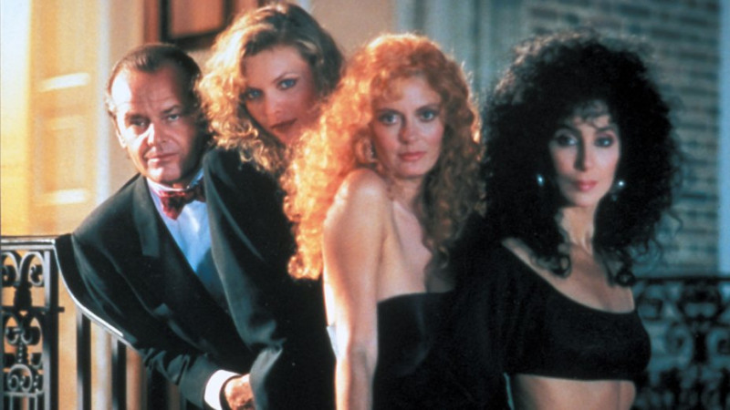 Jack Nicholson, Cher, Susan Sarandon, Michelle Pfeiffer ve filmu Čarodějky z Eastwicku / The Witches of Eastwick